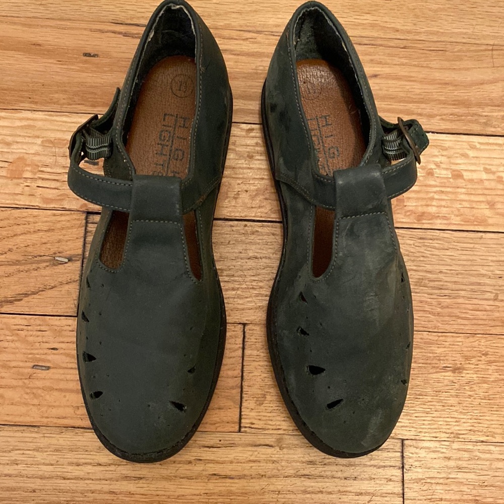 Girl’s Green Suede Pumps